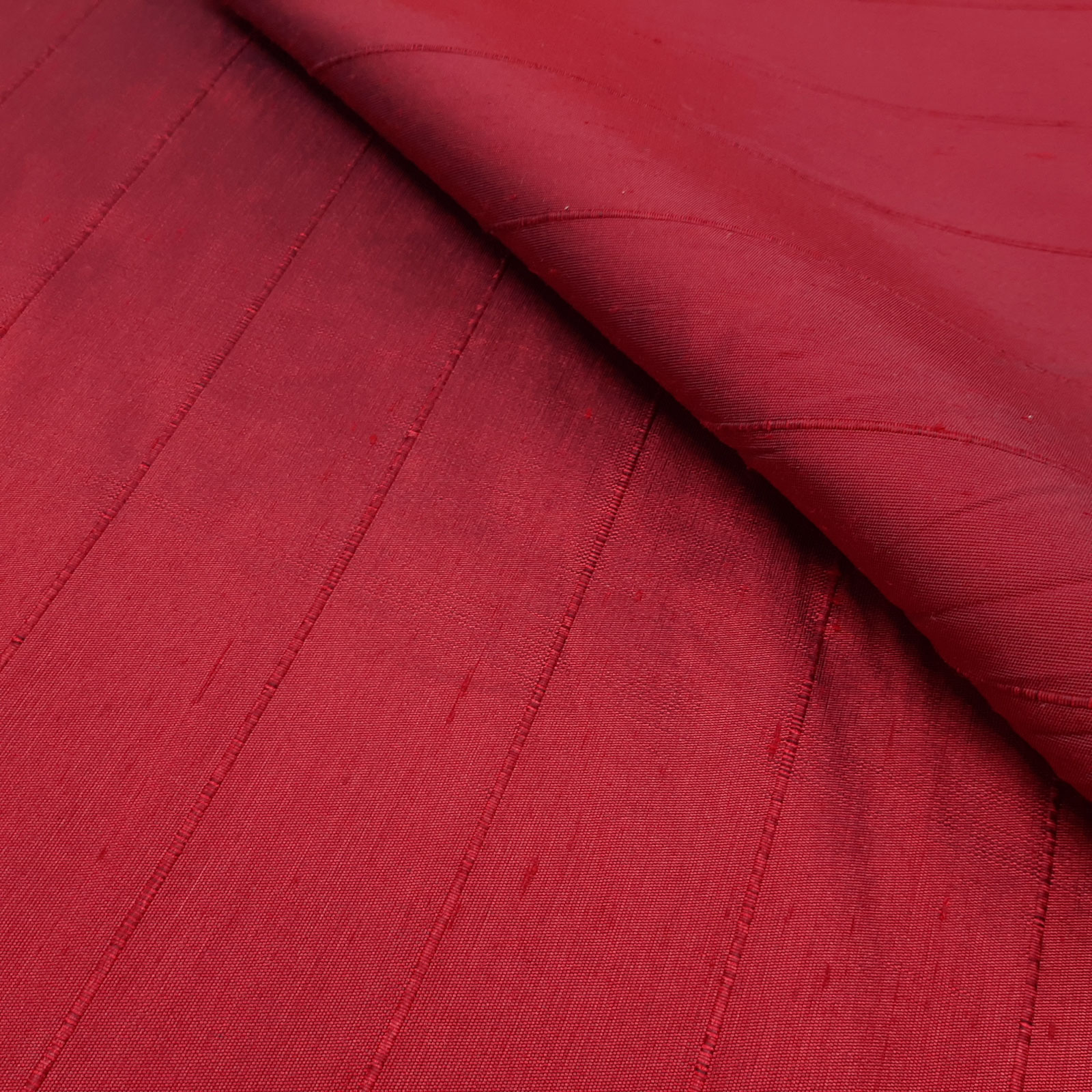 Sahco® B057 - Upholstery and decoration fabric - 100% silk - Ruby