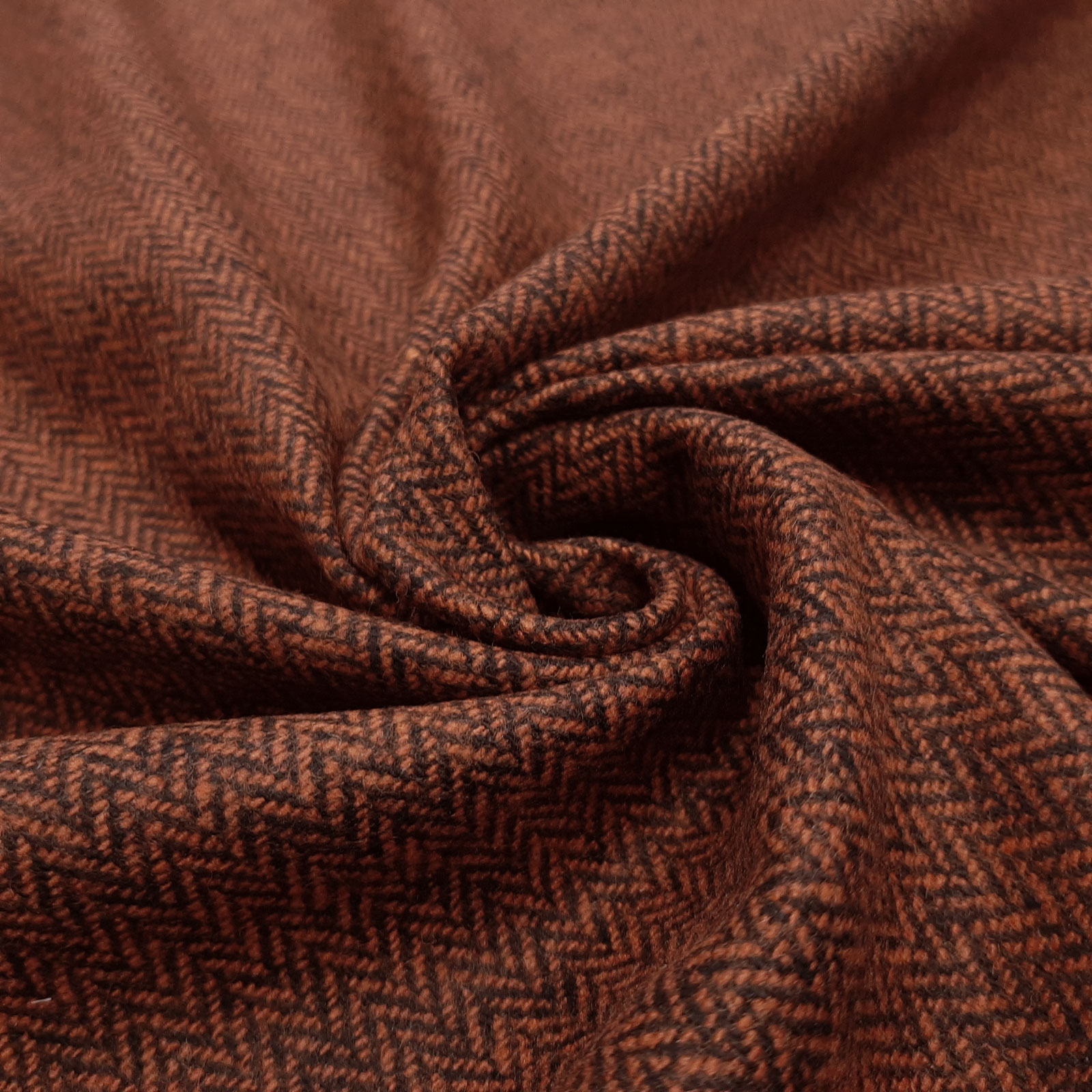 Xenia - Woven wool scarf with herringbone pattern