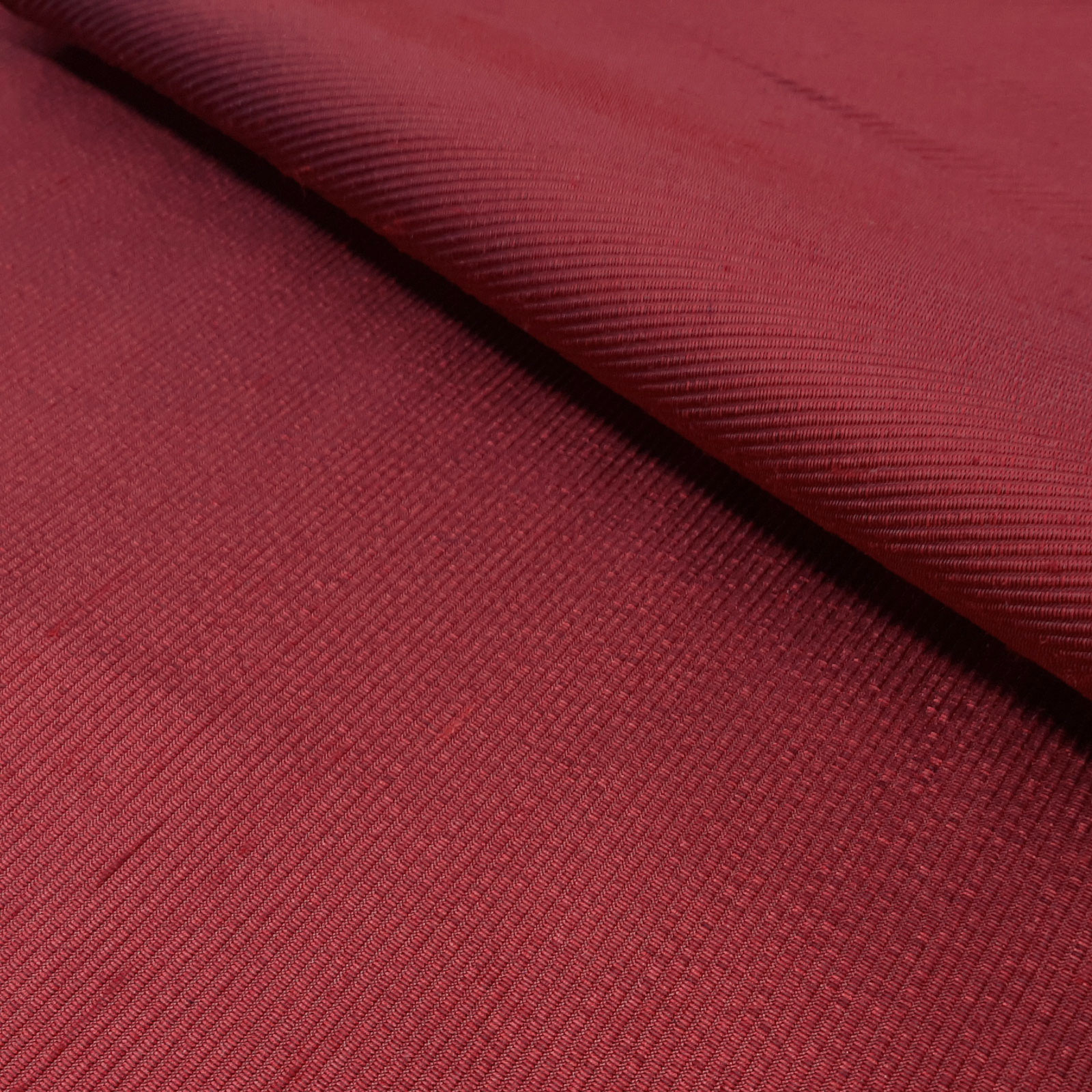 Sahco® B069 - Furnishing and decoration fabric - 100% silk - Ruby